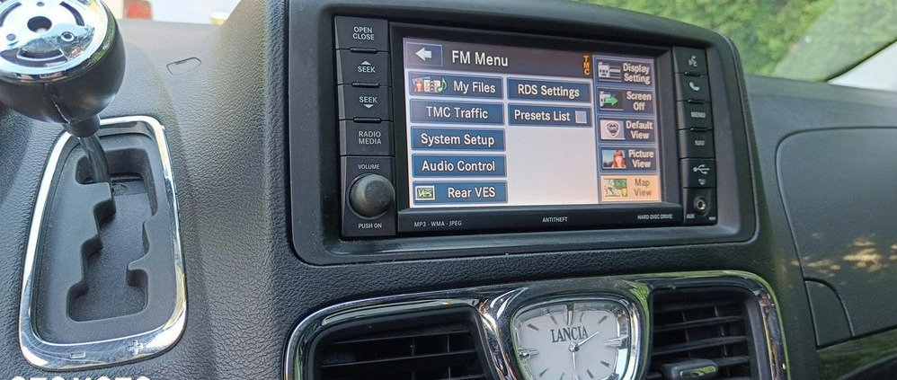 Lancia Voyager cena 63500 przebieg: 222000, rok produkcji 2014 z Międzylesie małe 529